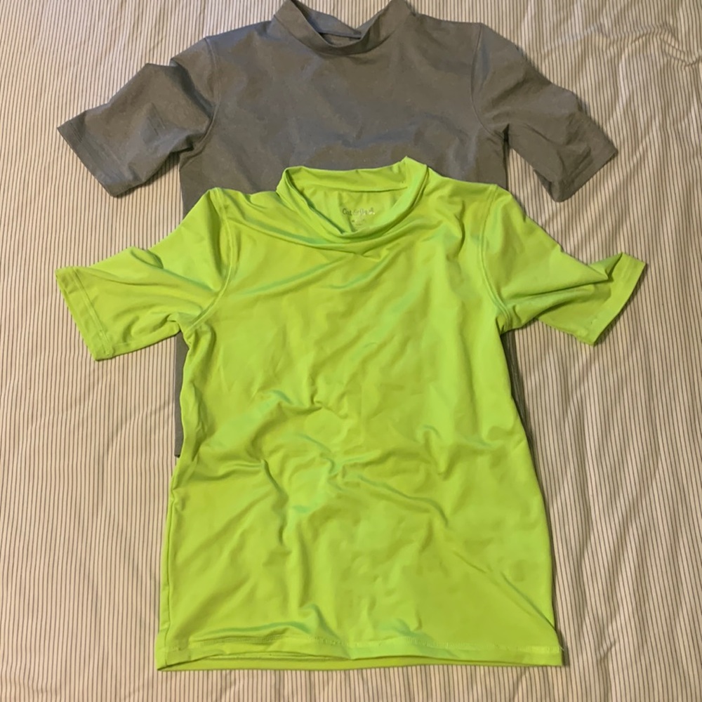 Lot of 2 Rash Guards 8/10Husky